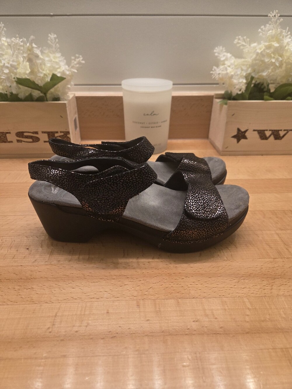 Dansko Sonnet Black Leopard Shimmer Leather Sandals Women's Size 40EU
